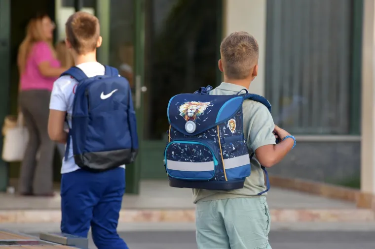 Posljednje poziranje za mame i spremni su: Pogledajte kako diljem zemlje izgleda prvi dan &scaron;kole