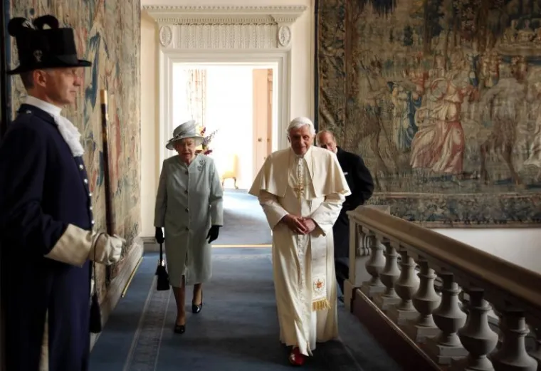 Kraljica Elizabeta u mladosti je bila prava ljepotica: Vladala je duže nego ijedna žena ikada