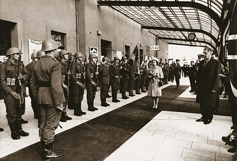 Kraljica Elizabeta u mladosti je bila prava ljepotica: Vladala je duže nego ijedna žena ikada