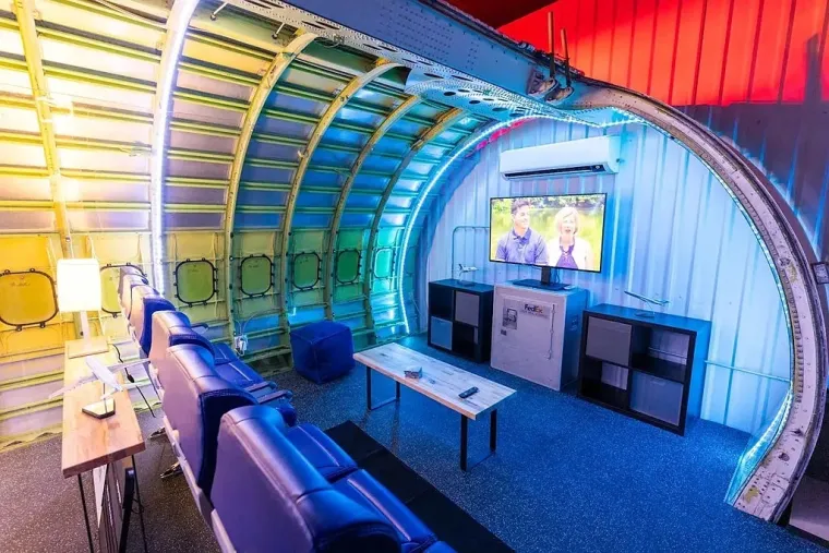 Vjerujemo da je ovo dom iz snova svakom pilotu: Boeing u sobi, čaroban luksuz, a cijena paprena