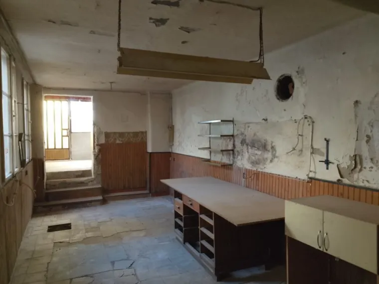 Od derutnih suterena do demoliranih poslovnih prostora: Pogledajte &scaron;to država prodaje za 'bagatelu'