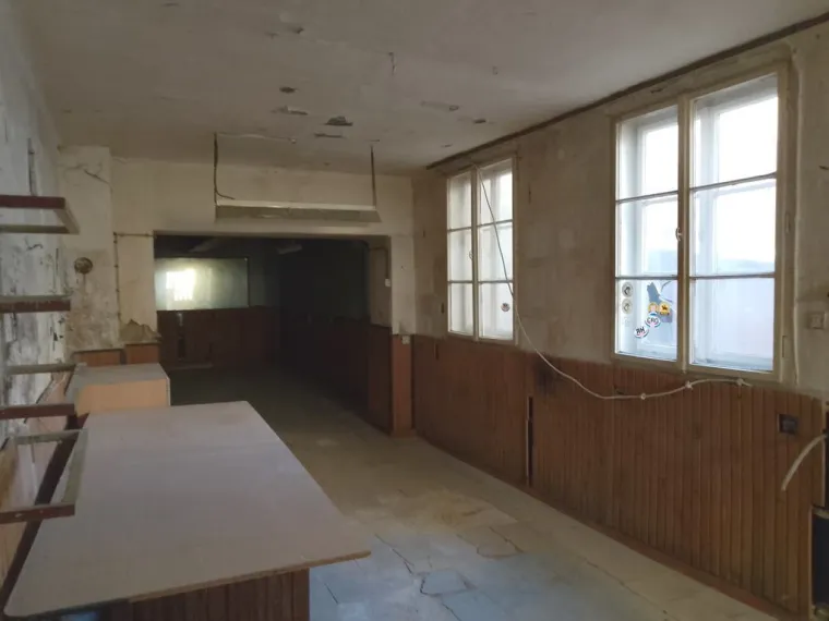 Od derutnih suterena do demoliranih poslovnih prostora: Pogledajte &scaron;to država prodaje za 'bagatelu'