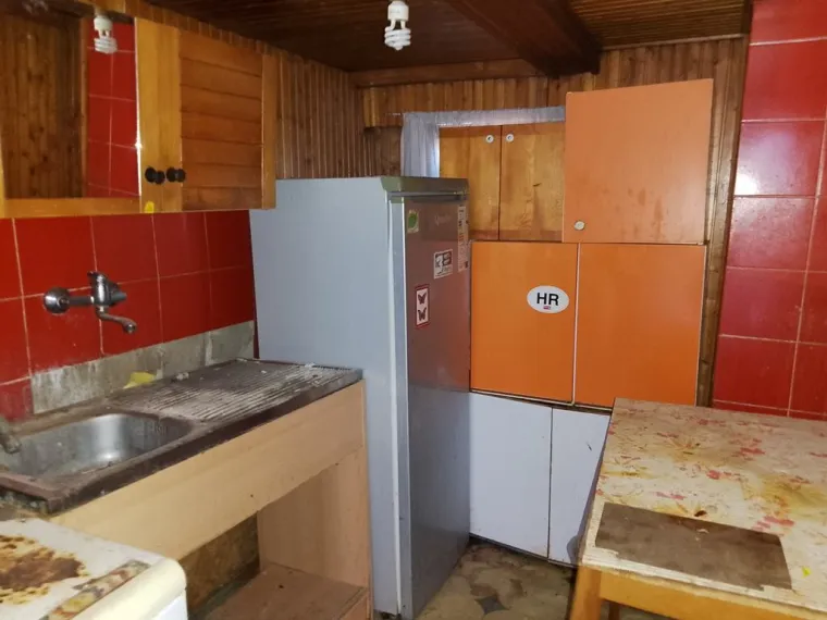 Od derutnih suterena do demoliranih poslovnih prostora: Pogledajte &scaron;to država prodaje za 'bagatelu'