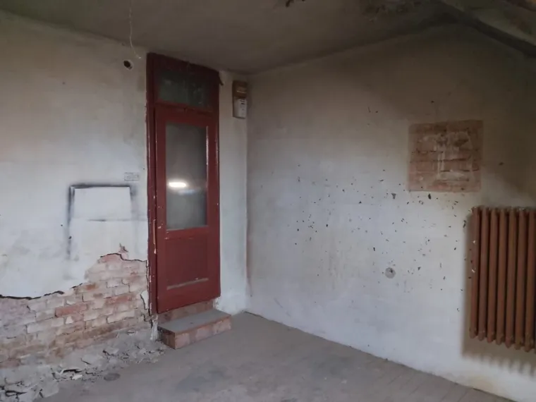 Od derutnih suterena do demoliranih poslovnih prostora: Pogledajte &scaron;to država prodaje za 'bagatelu'