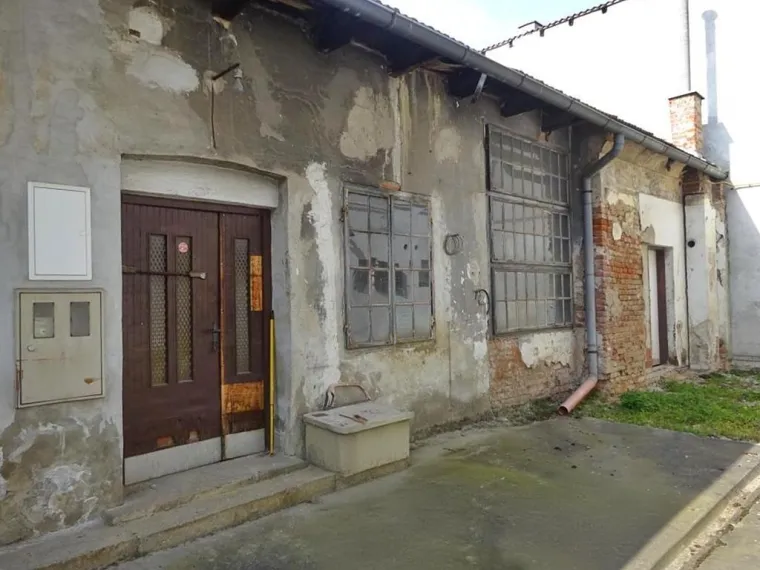 Od derutnih suterena do demoliranih poslovnih prostora: Pogledajte &scaron;to država prodaje za 'bagatelu'