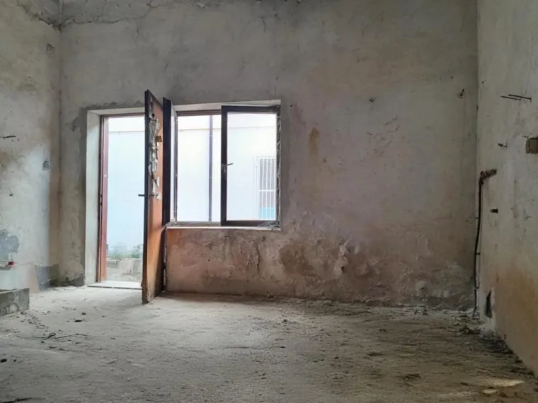 Od derutnih suterena do demoliranih poslovnih prostora: Pogledajte &scaron;to država prodaje za 'bagatelu'