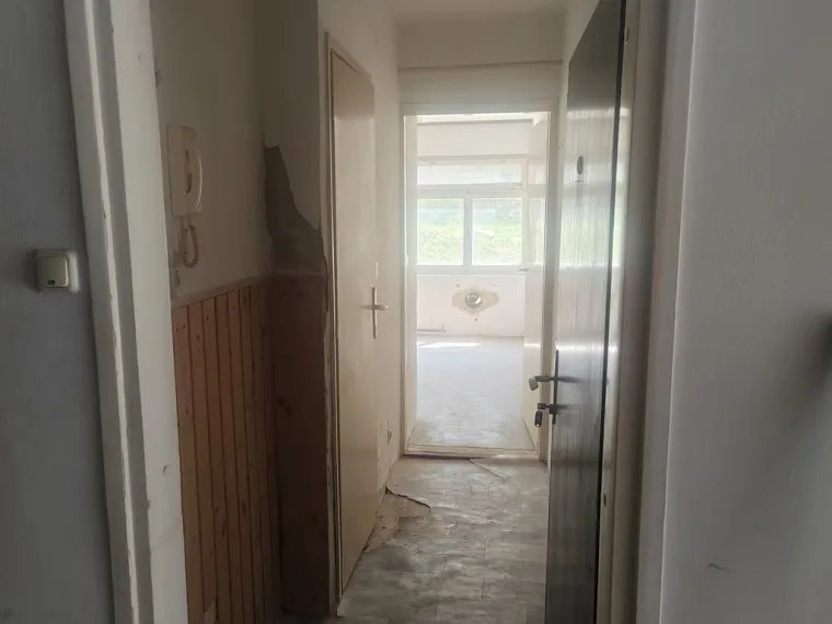 Od derutnih suterena do demoliranih poslovnih prostora: Pogledajte &scaron;to država prodaje za 'bagatelu'