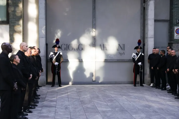 Od glumaca do političara: Pogledajte tko se sve do&scaron;ao oprostiti od Giorgija Armanija