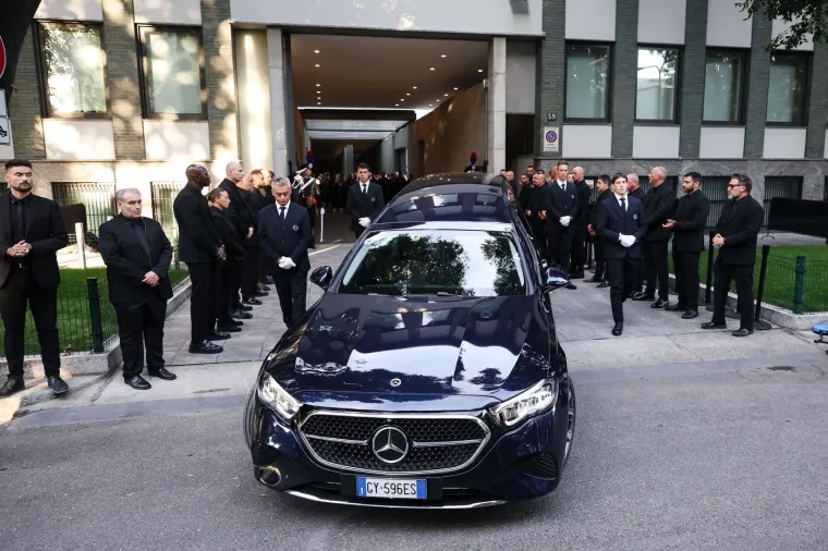 Od glumaca do političara: Pogledajte tko se sve došao oprostiti od Giorgija Armanija