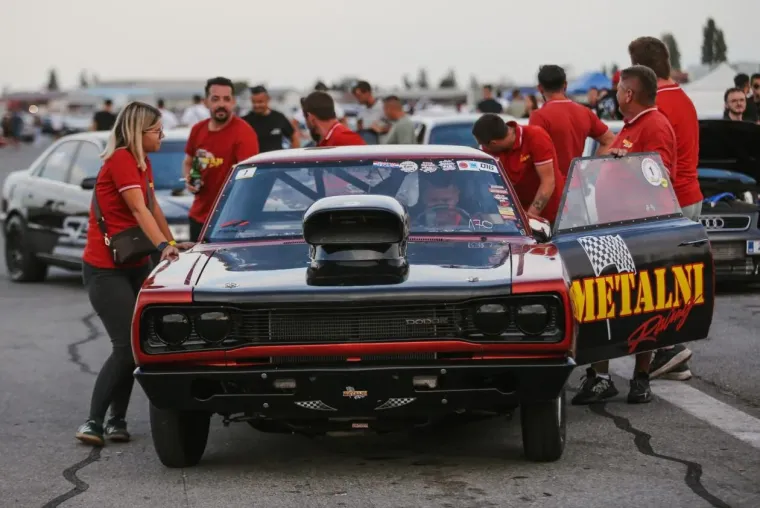 Od pogleda na brutalne spojlere padaju vilice, a jedna dama pažnju je uspjela usmjeriti na sebe