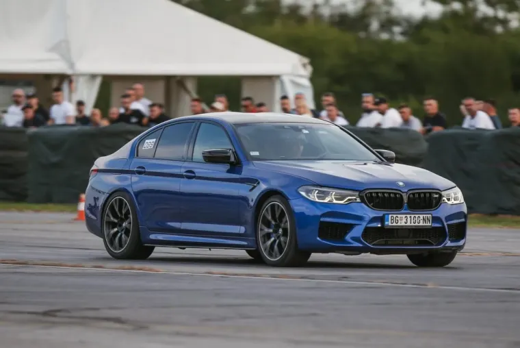 Od pogleda na brutalne spojlere padaju vilice, a jedna dama pažnju je uspjela usmjeriti na sebe