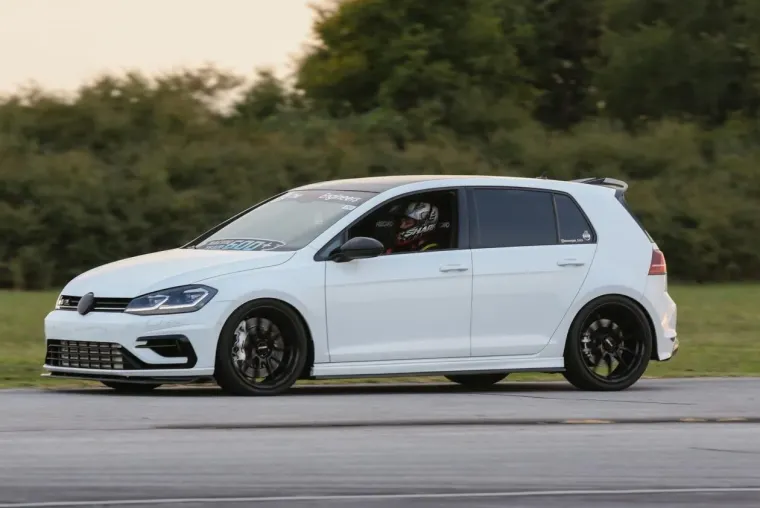 Od pogleda na brutalne spojlere padaju vilice, a jedna dama pažnju je uspjela usmjeriti na sebe