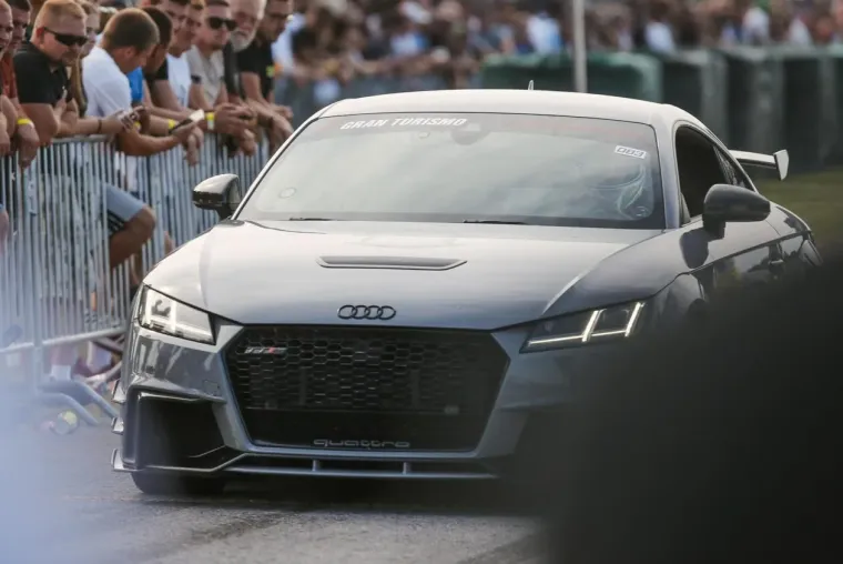 Od pogleda na brutalne spojlere padaju vilice, a jedna dama pažnju je uspjela usmjeriti na sebe