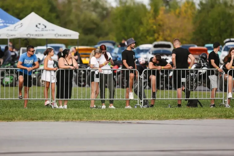 Od pogleda na brutalne spojlere padaju vilice, a jedna dama pažnju je uspjela usmjeriti na sebe