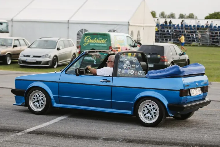 Od pogleda na brutalne spojlere padaju vilice, a jedna dama pažnju je uspjela usmjeriti na sebe