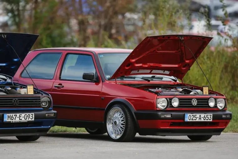 Od pogleda na brutalne spojlere padaju vilice, a jedna dama pažnju je uspjela usmjeriti na sebe