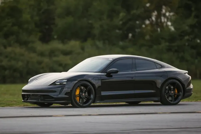 Od pogleda na brutalne spojlere padaju vilice, a jedna dama pažnju je uspjela usmjeriti na sebe