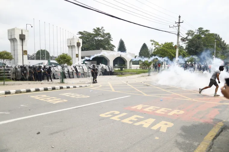 Stravične scene s prosvjeda! Poginulo najmanje 19 ljudi, 50 ozlijeđenih: 'Ispalili su metke'