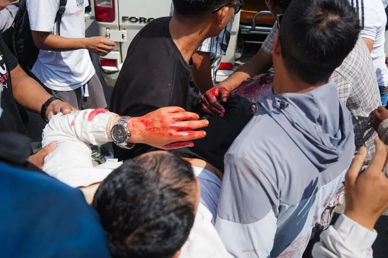 Stravične scene s prosvjeda! Poginulo najmanje 19 ljudi, 50 ozlijeđenih: 'Ispalili su metke'