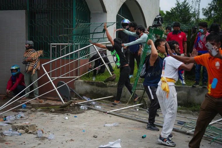 Stravične scene s prosvjeda! Poginulo najmanje 19 ljudi, 50 ozlijeđenih: 'Ispalili su metke'