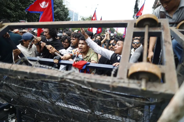 Stravične scene s prosvjeda! Poginulo najmanje 19 ljudi, 50 ozlijeđenih: 'Ispalili su metke'