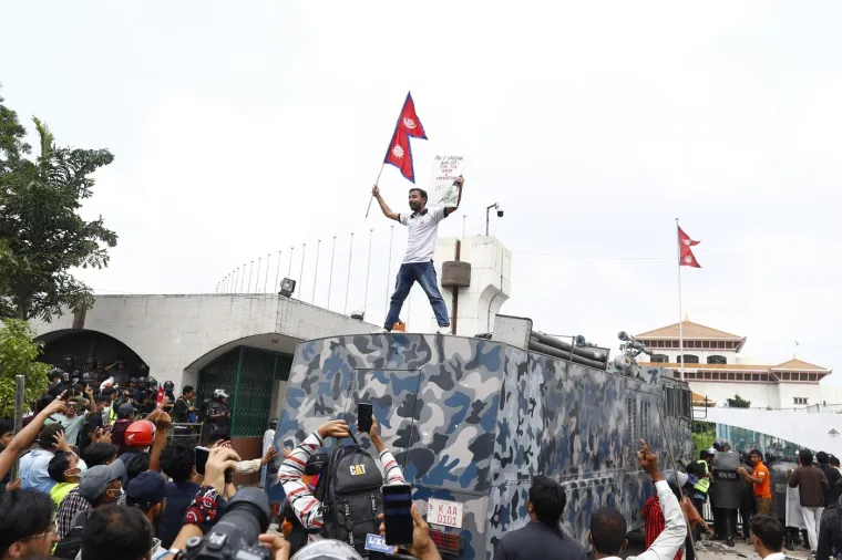 Stravične scene s prosvjeda! Poginulo najmanje 19 ljudi, 50 ozlijeđenih: 'Ispalili su metke'
