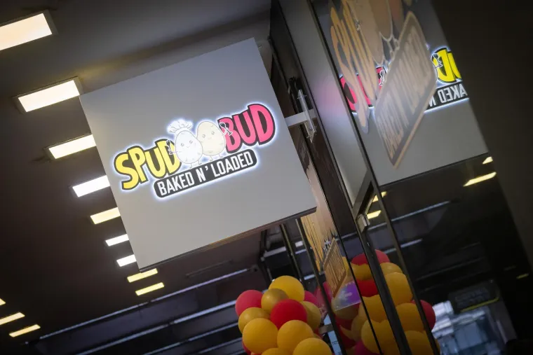 Pogledajte ludnicu u centru Zagreba: Popularni Spud Bud otvorio je svoja vrata