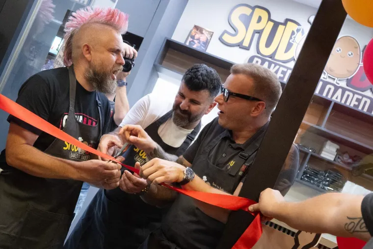 Pogledajte ludnicu u centru Zagreba: Popularni Spud Bud otvorio je svoja vrata