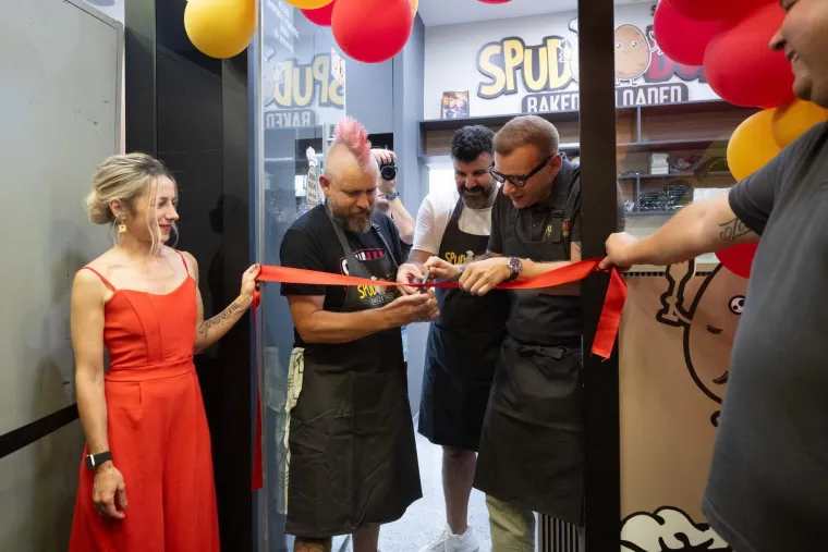 Pogledajte ludnicu u centru Zagreba: Popularni Spud Bud otvorio je svoja vrata