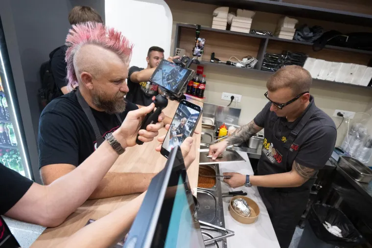 Pogledajte ludnicu u centru Zagreba: Popularni Spud Bud otvorio je svoja vrata