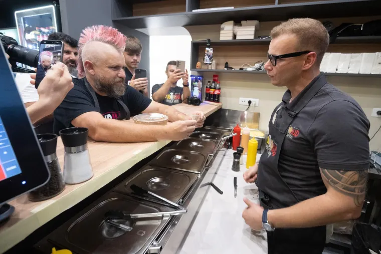 Pogledajte ludnicu u centru Zagreba: Popularni Spud Bud otvorio je svoja vrata