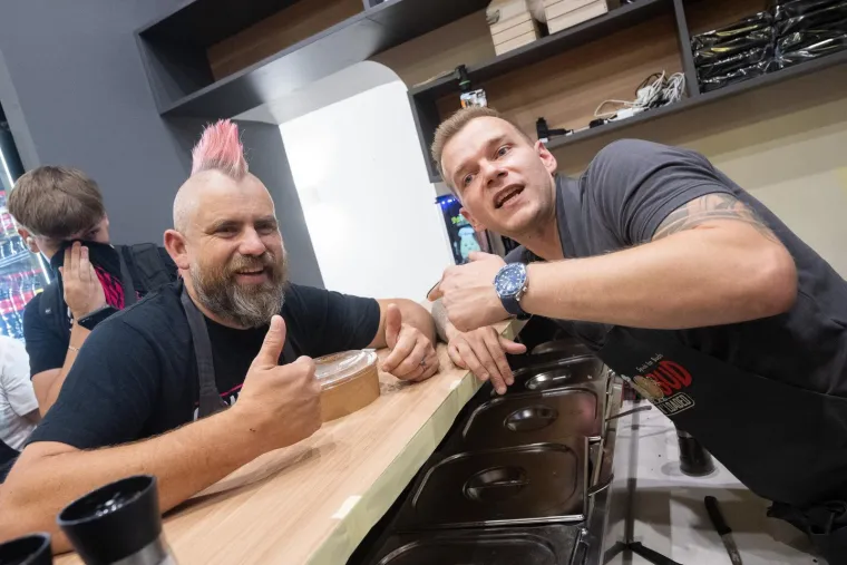 Pogledajte ludnicu u centru Zagreba: Popularni Spud Bud otvorio je svoja vrata