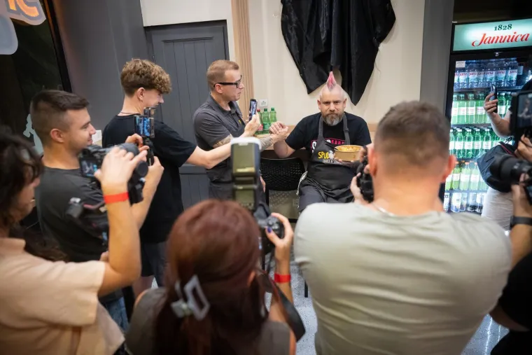 Pogledajte ludnicu u centru Zagreba: Popularni Spud Bud otvorio je svoja vrata