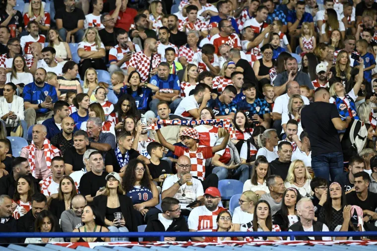 Maksimir 'gori': Pazite u čijem je društvu predsjednik Milanović gledao utakmicu Hrvatske i Crne Gore