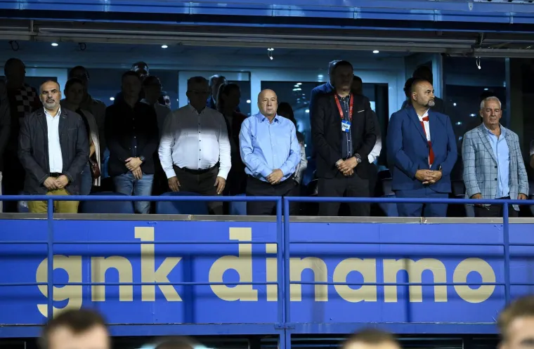 Maksimir 'gori': Pazite u čijem je društvu predsjednik Milanović gledao utakmicu Hrvatske i Crne Gore