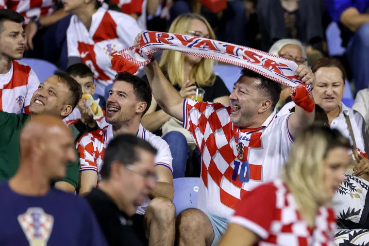 Maksimir 'gori': Pazite u čijem je društvu predsjednik Milanović gledao utakmicu Hrvatske i Crne Gore