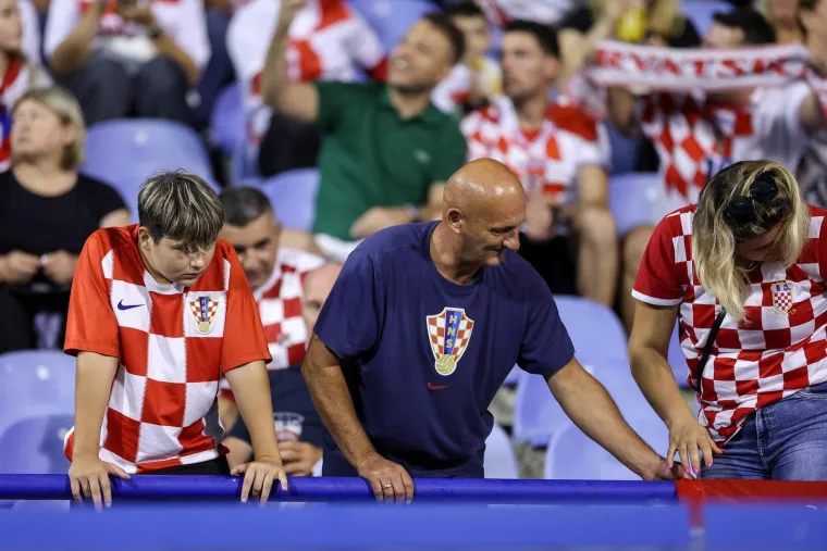 Maksimir 'gori': Pazite u čijem je dru&scaron;tvu predsjednik Milanović gledao utakmicu Hrvatske i Crne Gore