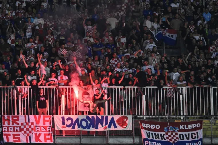 Maksimir 'gori': Pazite u čijem je društvu predsjednik Milanović gledao utakmicu Hrvatske i Crne Gore