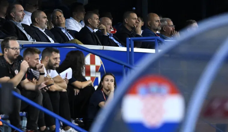 Maksimir 'gori': Pazite u čijem je društvu predsjednik Milanović gledao utakmicu Hrvatske i Crne Gore