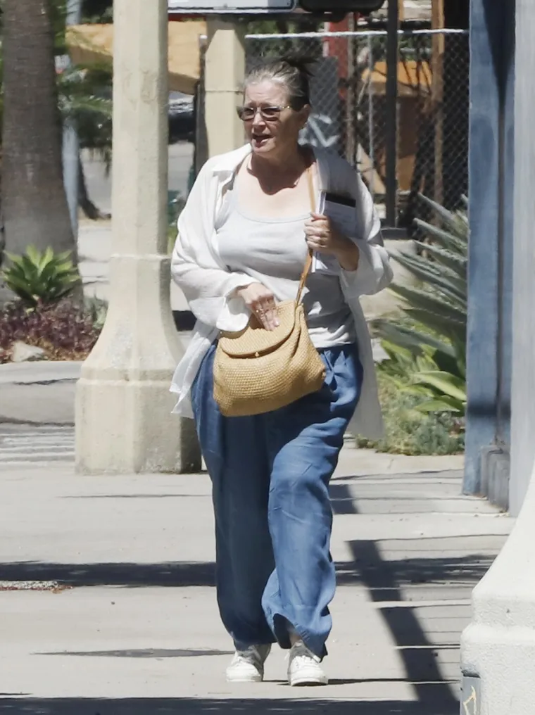 Bila je jedna od najljep&scaron;ih glumica, a danas ju je te&scaron;ko prepoznati: Bridget Fonda &scaron;okirala izgledom