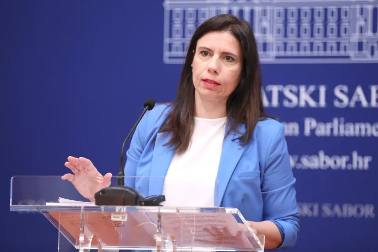 Tko je Katarina za koju se &scaron;u&scaron;ka da je s Vitasovićem? Evo &scaron;to radi izvan Sabora