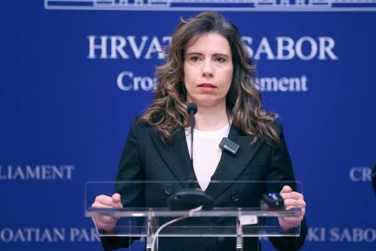 Tko je Katarina za koju se &scaron;u&scaron;ka da je s Vitasovićem? Evo &scaron;to radi izvan Sabora