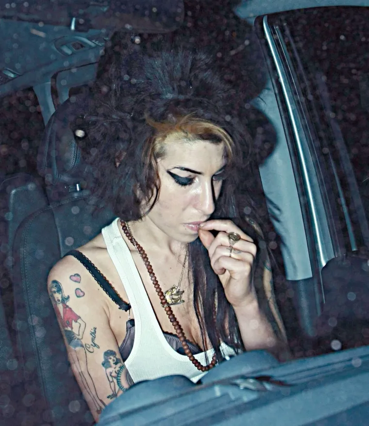 Borba s drogom, alkoholom i demonima: Ovo su naj&scaron;okantnija izdanja legendarne Amy Winehouse