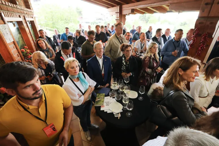 Pogledajte Milanovića u berbi grožđa na Ple&scaron;ivici: Ako ikad napusti politiku...