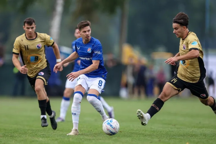 Jedna du&scaron;a, dva Dinama! Zagrepčani slavili, a pogledajte kako ovi kraljevi prate susret