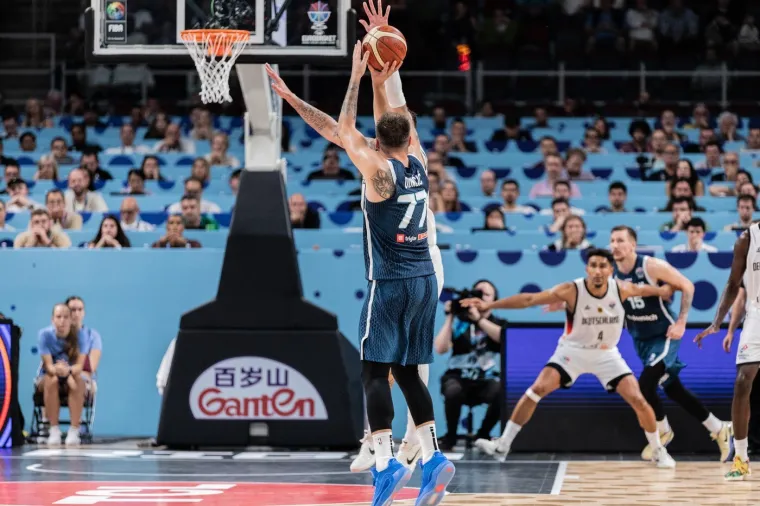 Čarolija Luke Dončića završila prerano: Slovenija dočekala četvrtfinalni šok u suzama