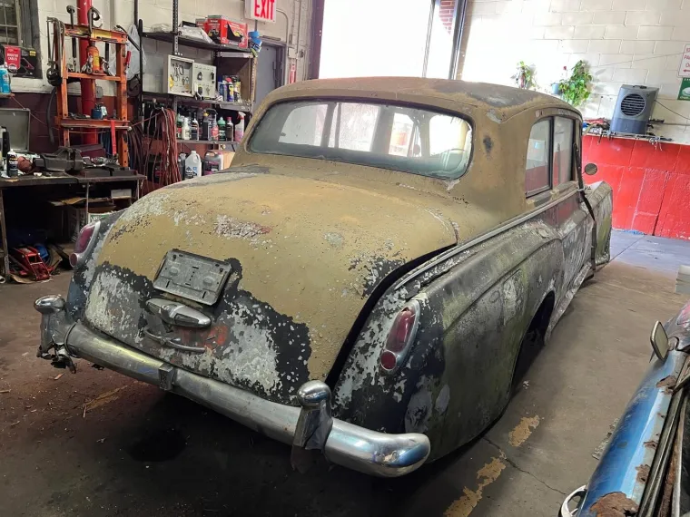 Star 64 godine, zahrđao i uništen: Ovaj auto prodaje se za cijenu od koje će vam se zavrtjeti u glavi