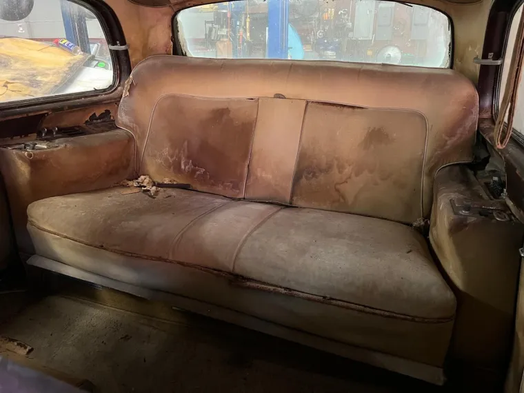 Star 64 godine, zahrđao i uništen: Ovaj auto prodaje se za cijenu od koje će vam se zavrtjeti u glavi