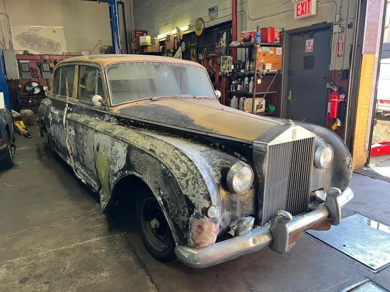 Star 64 godine, zahrđao i uništen: Ovaj auto prodaje se za cijenu od koje će vam se zavrtjeti u glavi