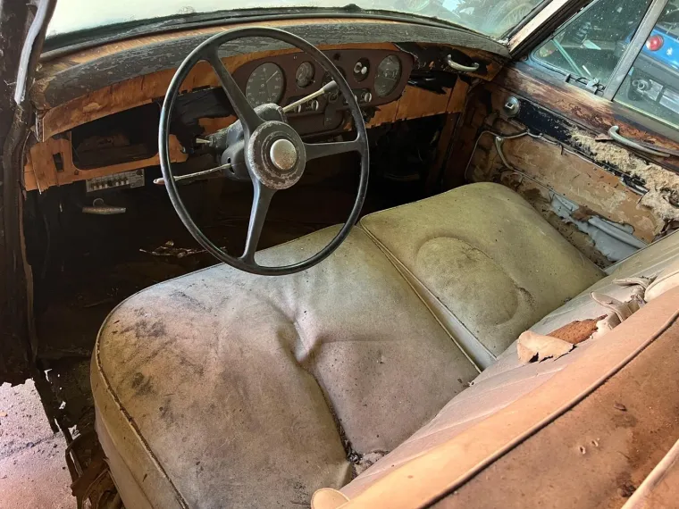 Star 64 godine, zahrđao i uništen: Ovaj auto prodaje se za cijenu od koje će vam se zavrtjeti u glavi